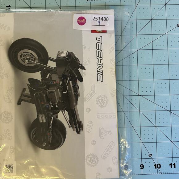 Lego Technic Batman Motorcycle Lego Manual 42155 Retired - Picture 8 of 8